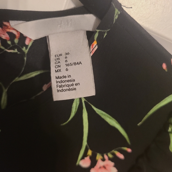 H&M Concealed Zipper Floral Print Dress Size 6 - Picture 3 of 6